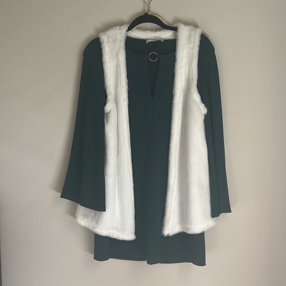 Open fur vest. Very soft. - Picture 2 of 5